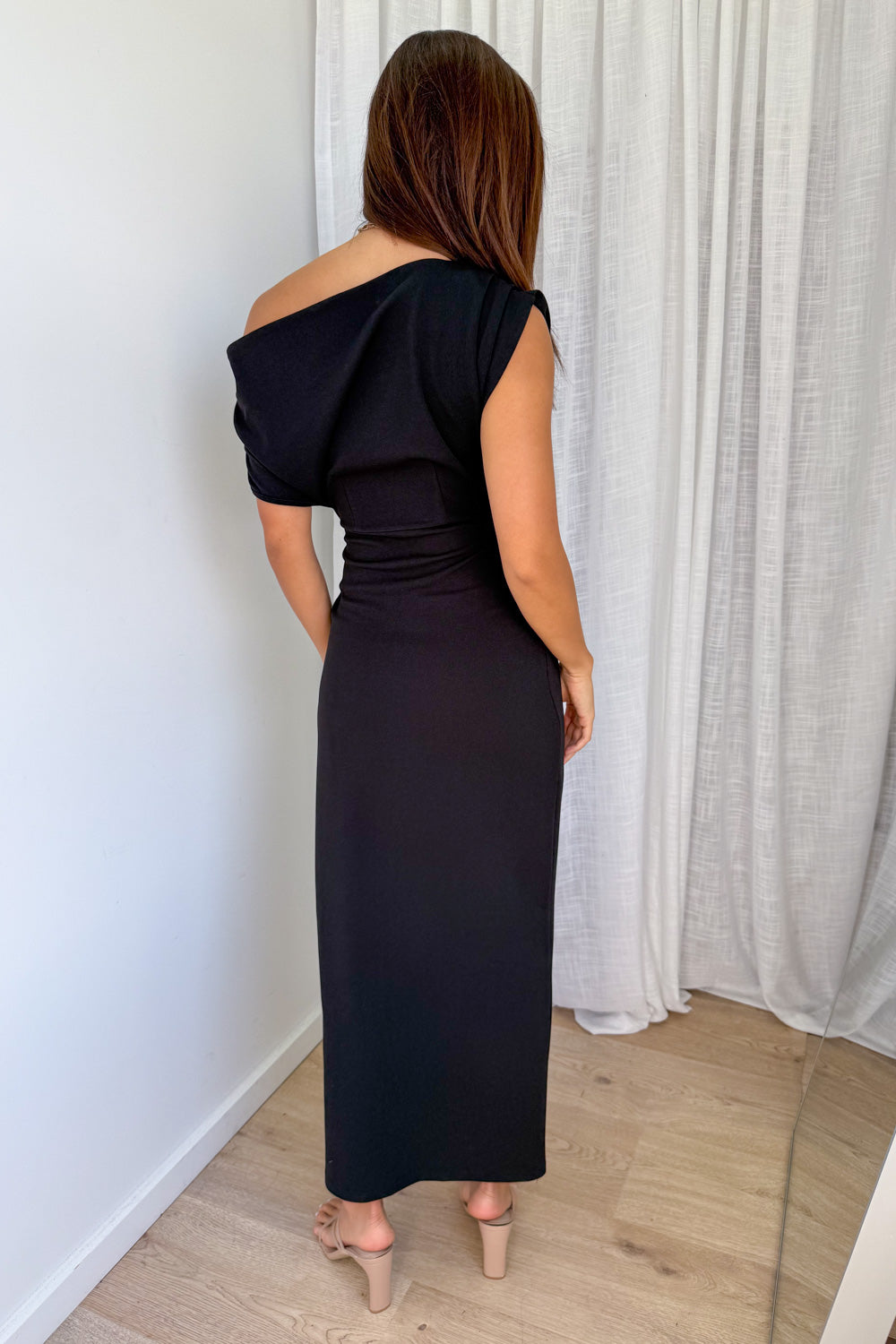 Isadora™ | Sophisticated One-Shoulder Column Dress